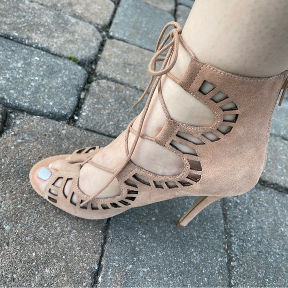 Shoemint cream/tan heels - Picture 9 of 9